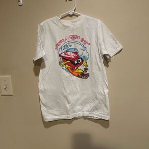 Nike Kids White Surfing Graphic Tee size Medium.
